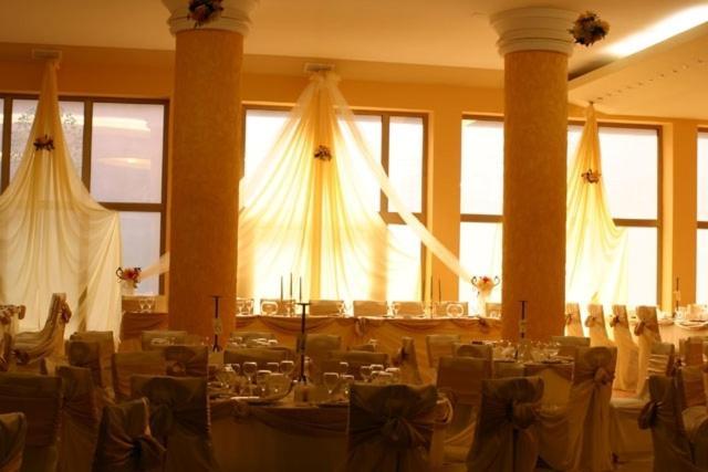 Hotel Decebal Bacău Restaurant foto