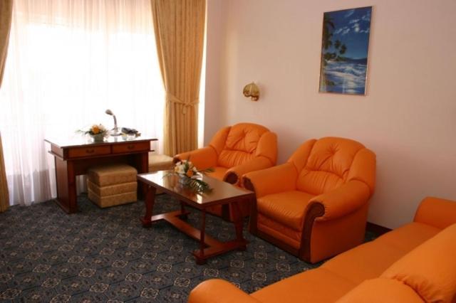 Hotel Decebal Bacău Cameră foto