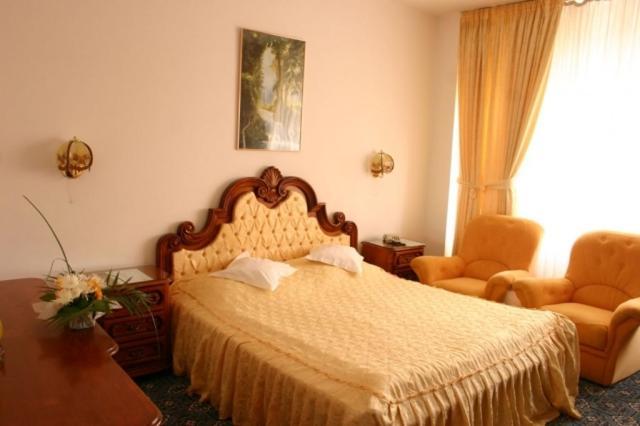 Hotel Decebal Bacău Cameră foto