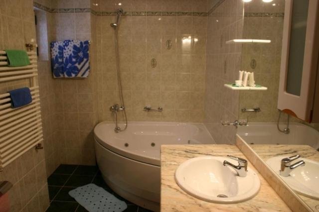Hotel Decebal Bacău Cameră foto